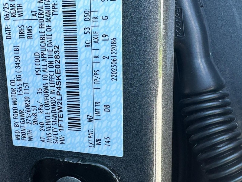 Ford F-150 Vehicle Full-screen Gallery Image 15