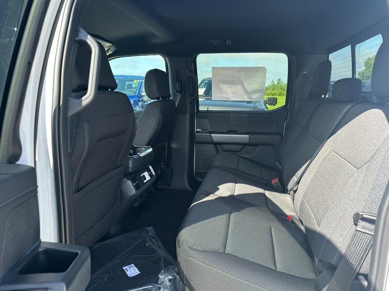 Ford F-150 Vehicle Full-screen Gallery Image 4