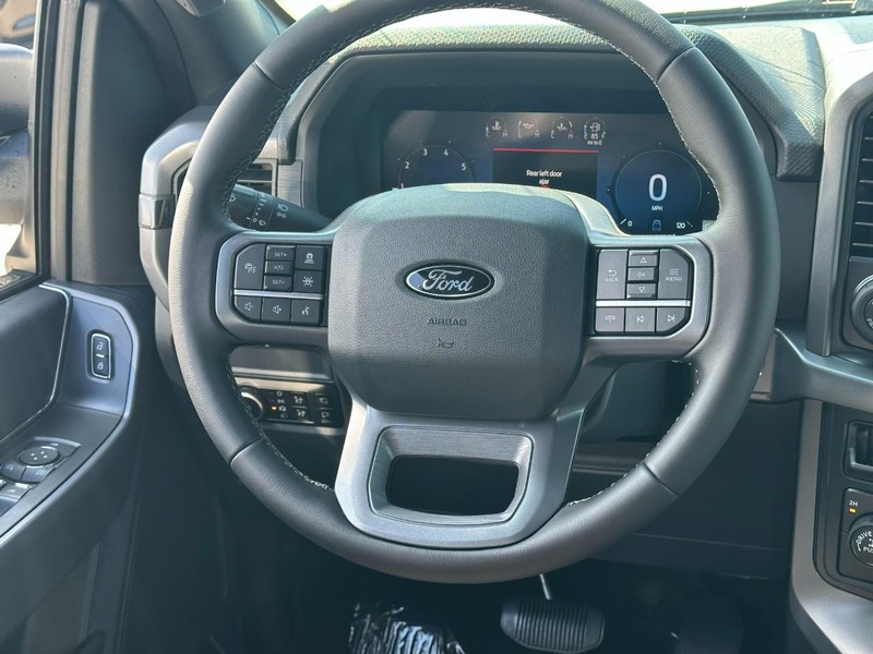 Ford F-150 Vehicle Full-screen Gallery Image 6