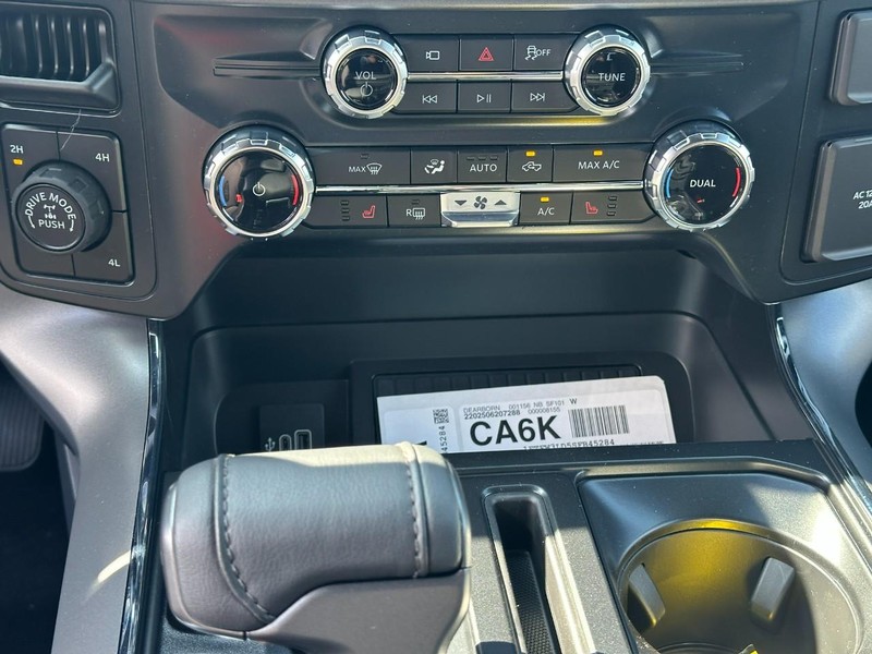 Ford F-150 Vehicle Full-screen Gallery Image 8