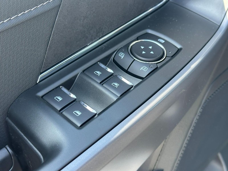 Ford F-150 Vehicle Full-screen Gallery Image 9