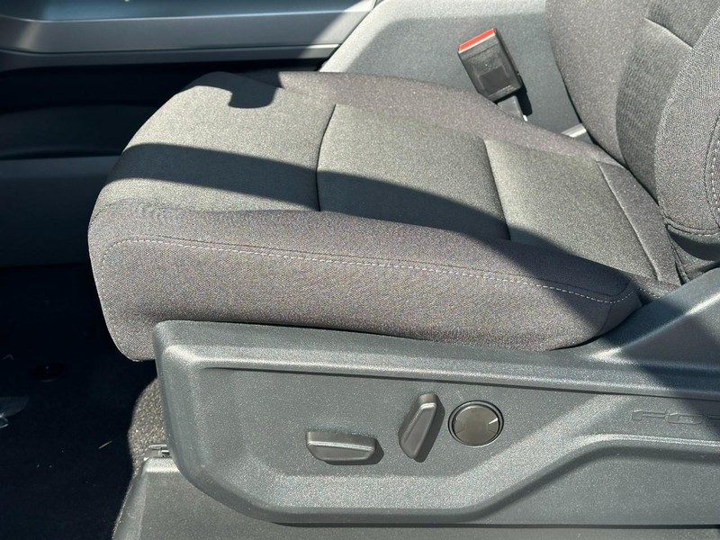 Ford F-150 Vehicle Full-screen Gallery Image 10