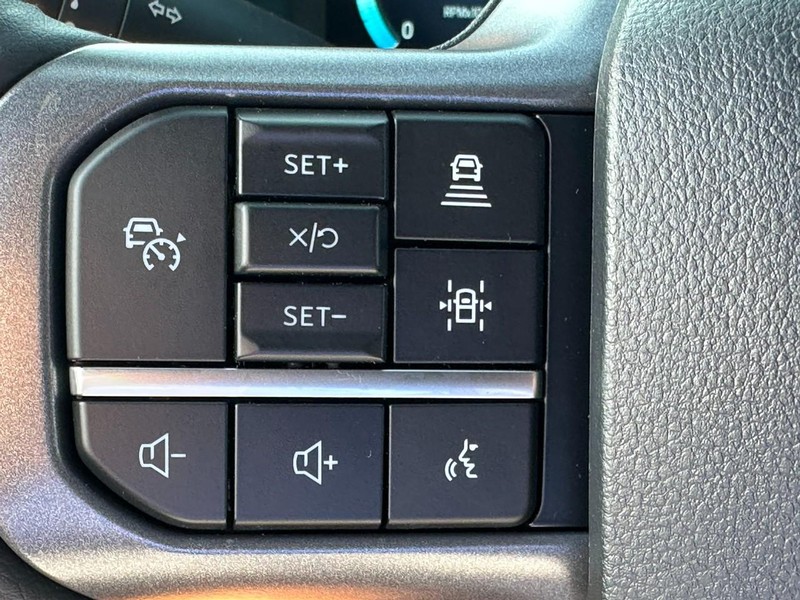 Ford F-150 Vehicle Full-screen Gallery Image 11