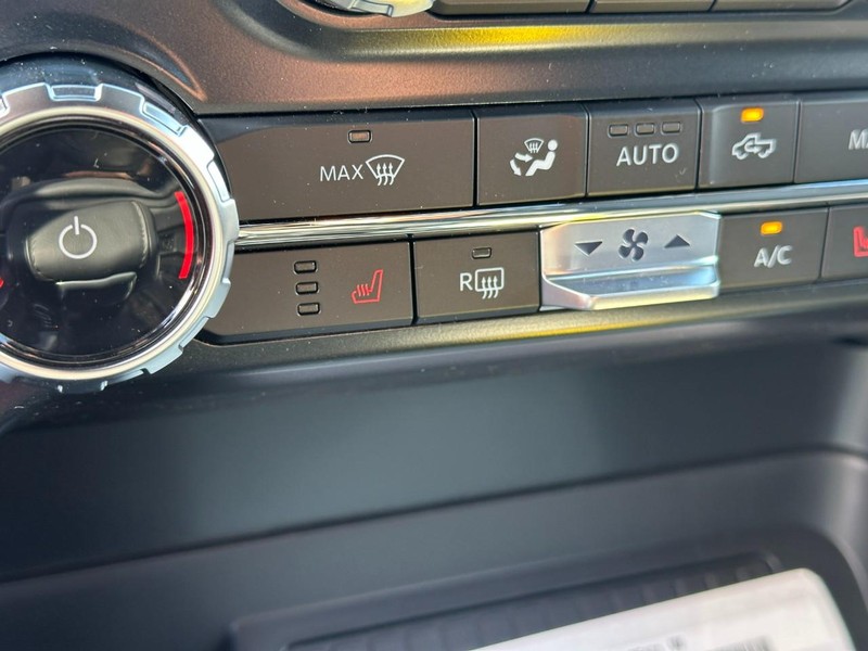 Ford F-150 Vehicle Full-screen Gallery Image 14