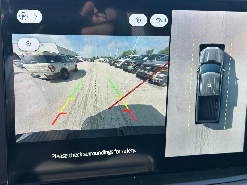 Ford F-150 Vehicle Full-screen Gallery Image 16