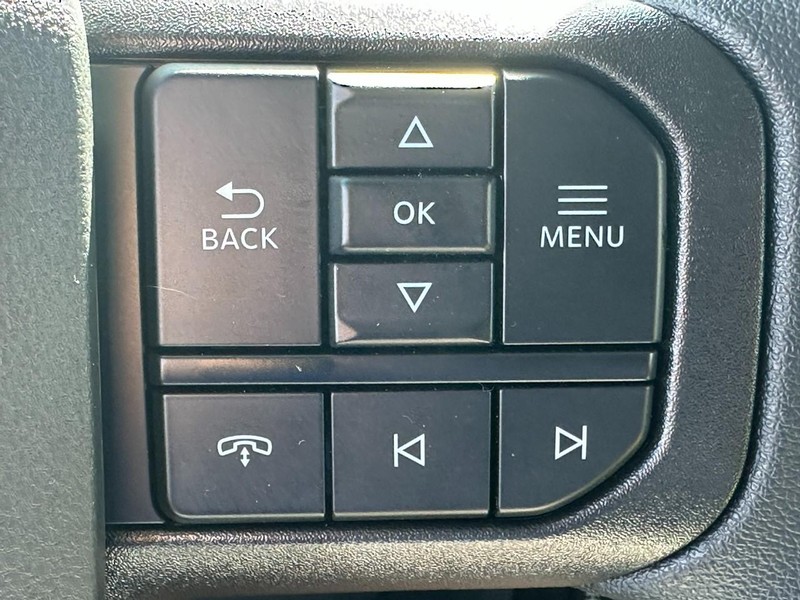 Ford Super Duty F-250 SRW Vehicle Full-screen Gallery Image 12