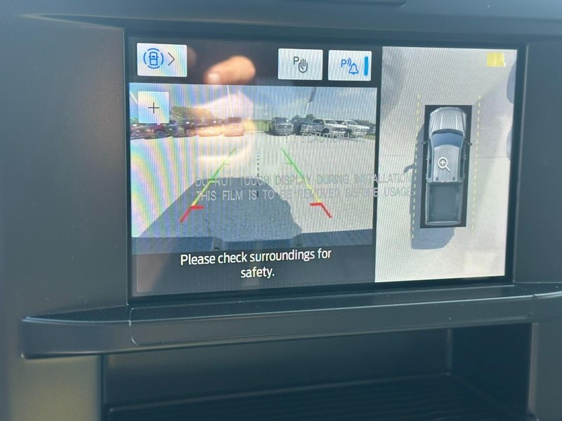 Ford Super Duty F-250 SRW Vehicle Full-screen Gallery Image 14