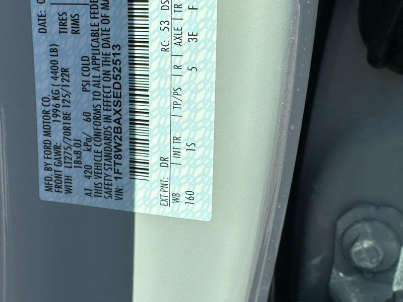 Ford Super Duty F-250 SRW Vehicle Full-screen Gallery Image 15