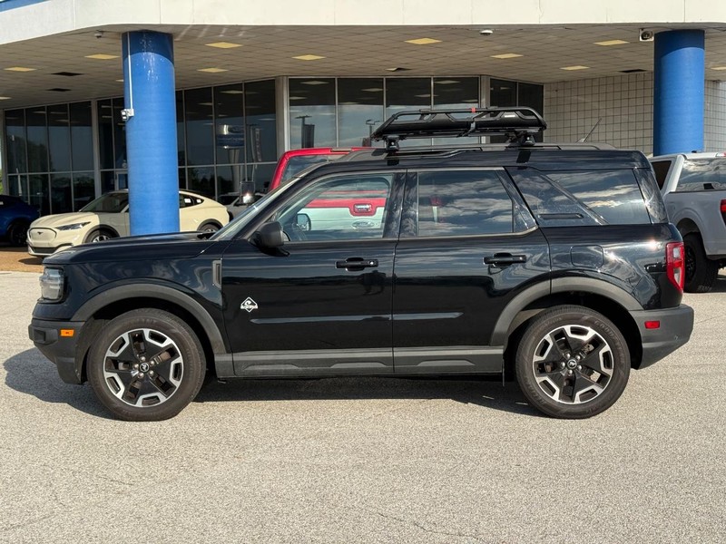Ford Bronco Sport Vehicle Full-screen Gallery Image 2