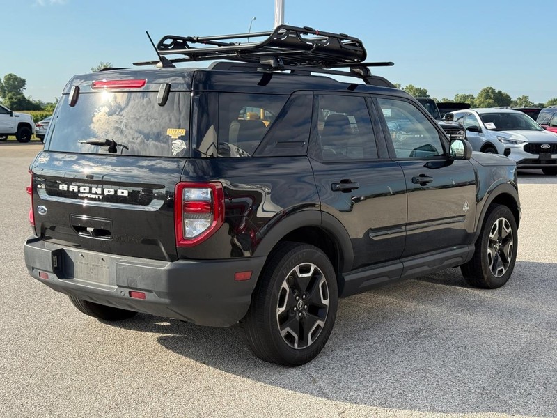 Ford Bronco Sport Vehicle Full-screen Gallery Image 5
