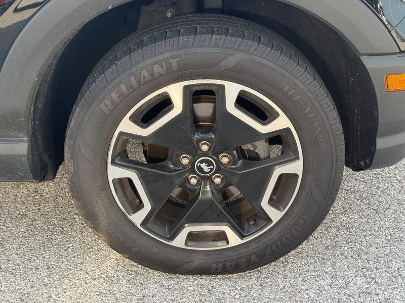 Ford Bronco Sport Vehicle Full-screen Gallery Image 8