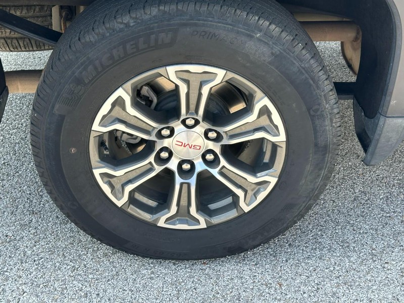 GMC Sierra 1500 Vehicle Full-screen Gallery Image 7