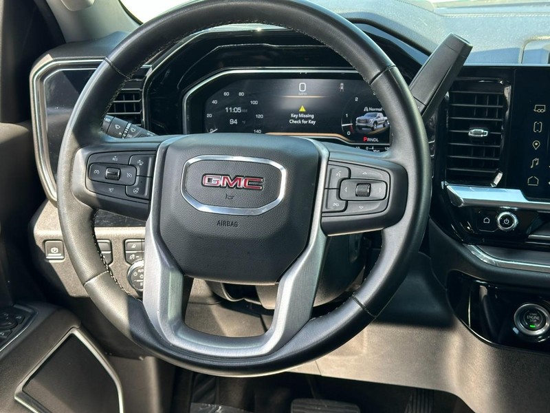GMC Sierra 1500 Vehicle Full-screen Gallery Image 12