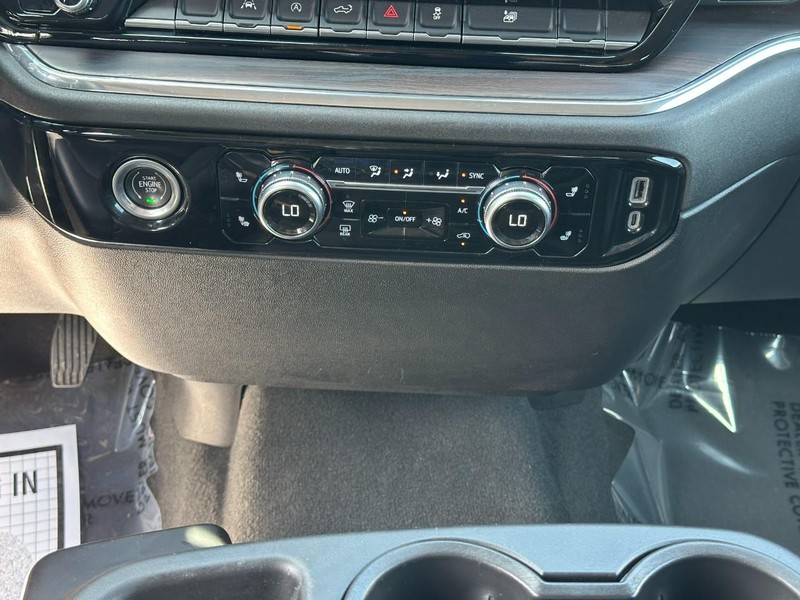 GMC Sierra 1500 Vehicle Full-screen Gallery Image 14