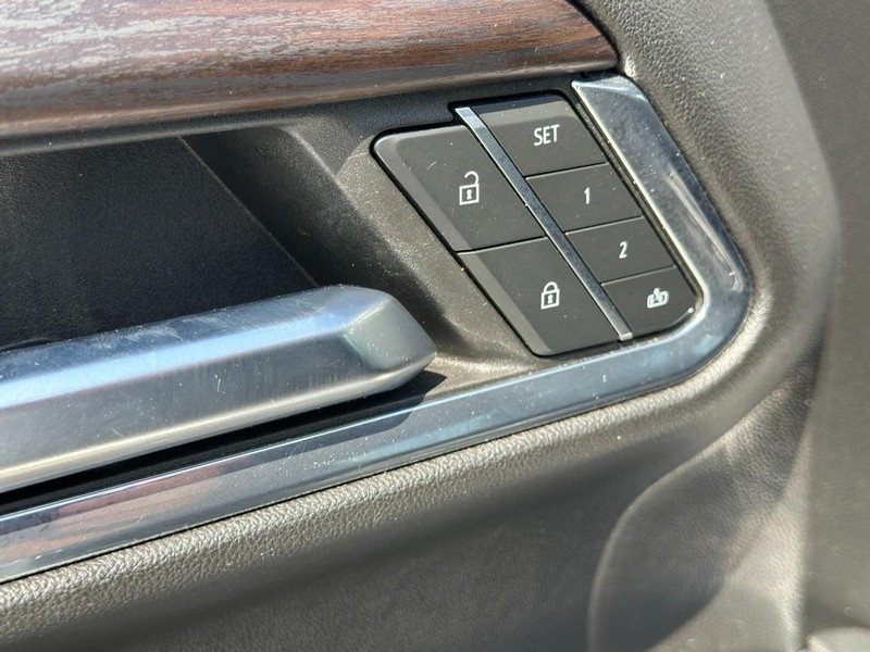 GMC Sierra 1500 Vehicle Full-screen Gallery Image 17