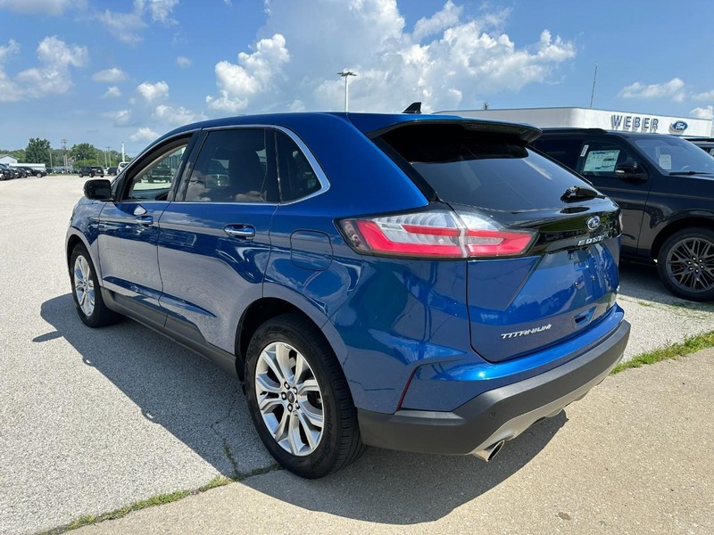 Ford Edge Vehicle Full-screen Gallery Image 3