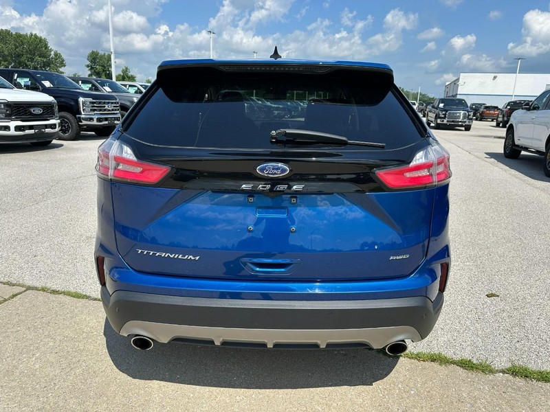 Ford Edge Vehicle Full-screen Gallery Image 4