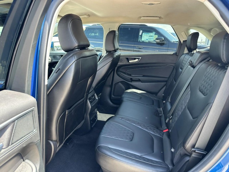 Ford Edge Vehicle Full-screen Gallery Image 10