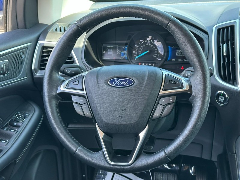 Ford Edge Vehicle Full-screen Gallery Image 12