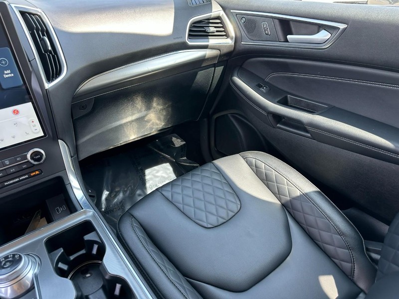 Ford Edge Vehicle Full-screen Gallery Image 15