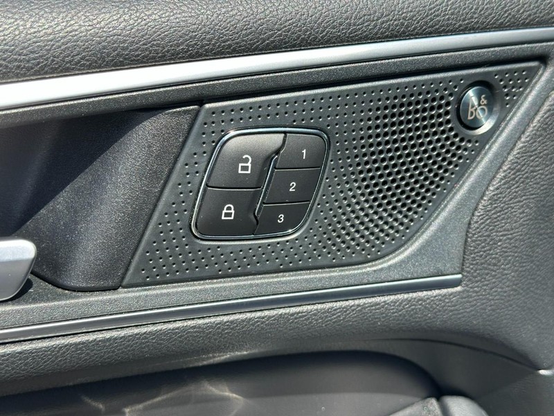 Ford Edge Vehicle Full-screen Gallery Image 17