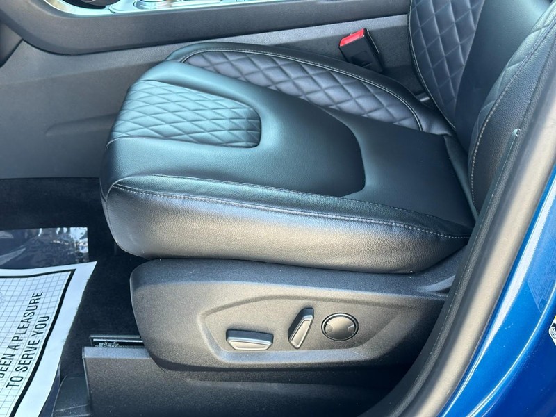 Ford Edge Vehicle Full-screen Gallery Image 18