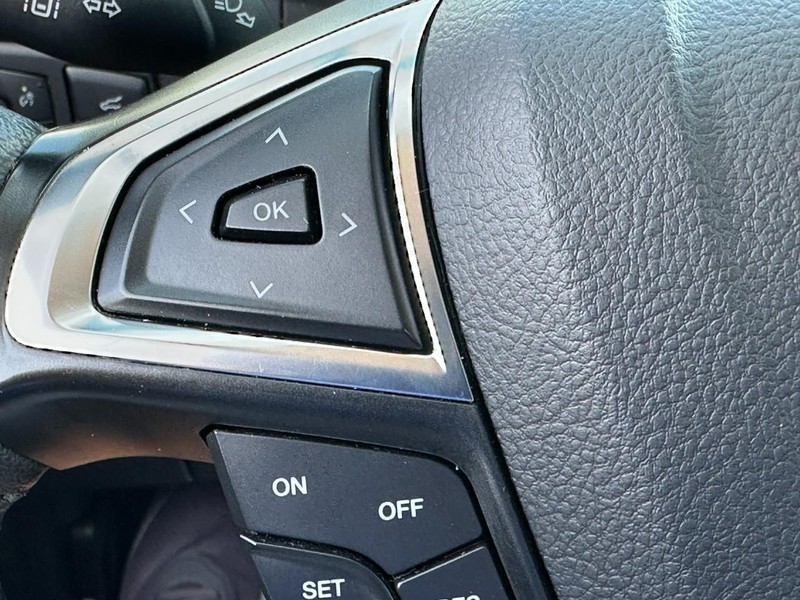 Ford Edge Vehicle Full-screen Gallery Image 19