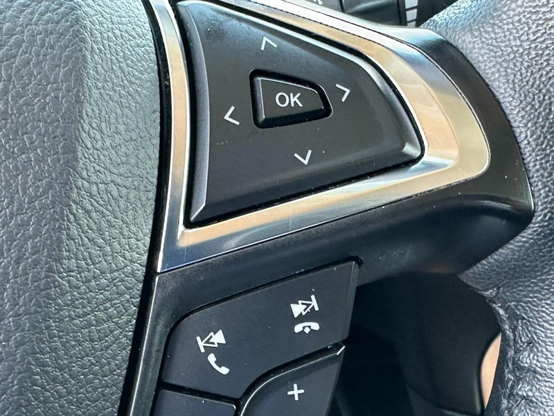 Ford Edge Vehicle Full-screen Gallery Image 20