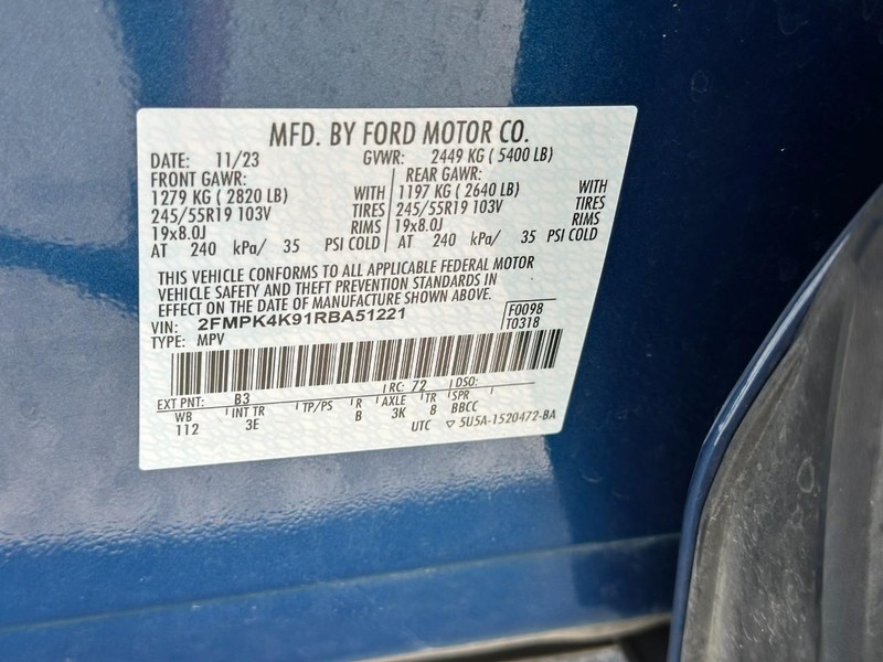 Ford Edge Vehicle Full-screen Gallery Image 23