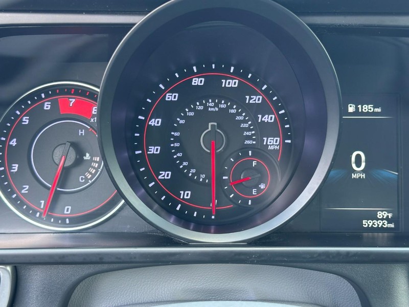 Hyundai Elantra Vehicle Full-screen Gallery Image 20