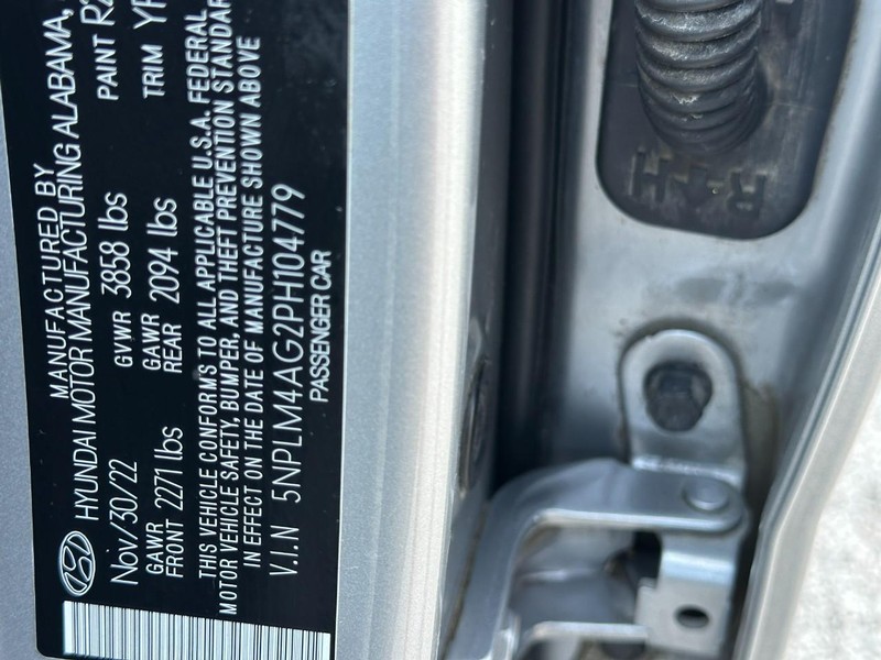 Hyundai Elantra Vehicle Full-screen Gallery Image 22