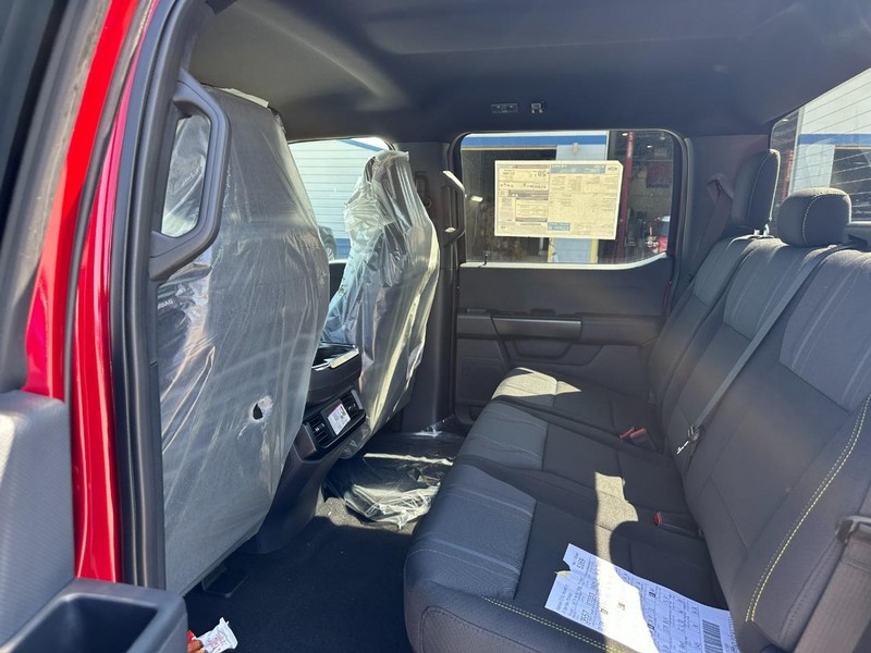 Ford F-150 Vehicle Full-screen Gallery Image 4