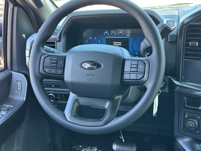 Ford F-150 Vehicle Full-screen Gallery Image 6