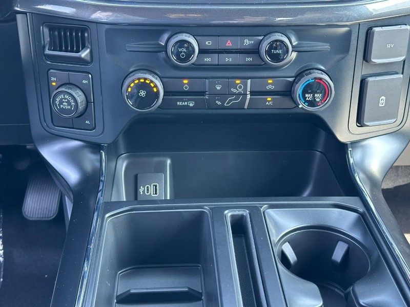 Ford F-150 Vehicle Full-screen Gallery Image 8