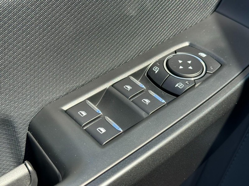 Ford F-150 Vehicle Full-screen Gallery Image 9