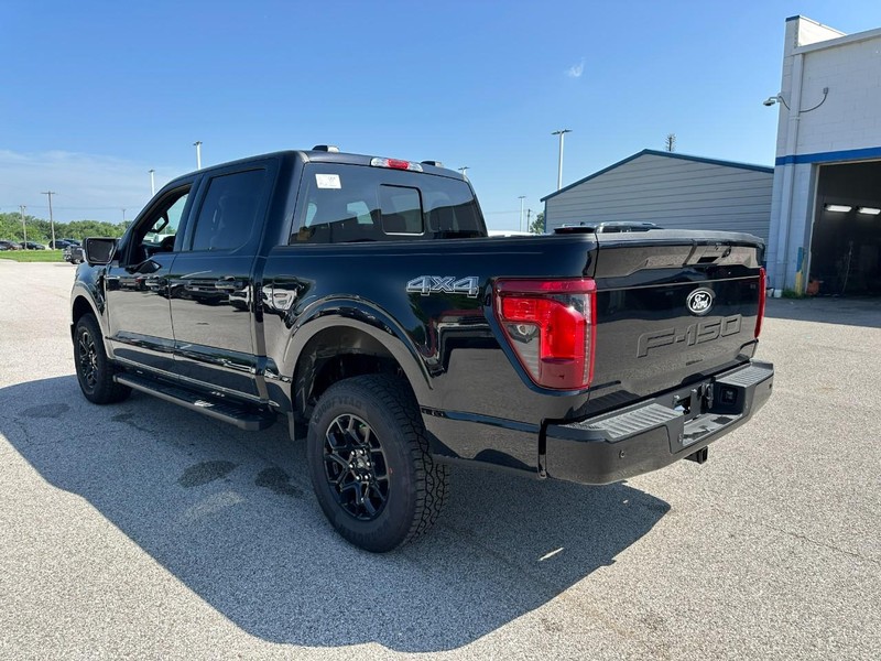 Ford F-150 Vehicle Full-screen Gallery Image 3