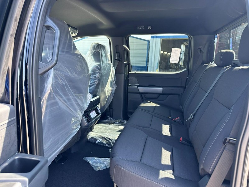 Ford F-150 Vehicle Full-screen Gallery Image 4