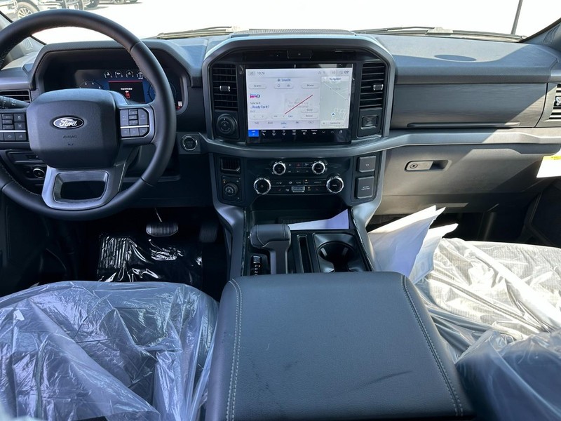 Ford F-150 Vehicle Full-screen Gallery Image 5