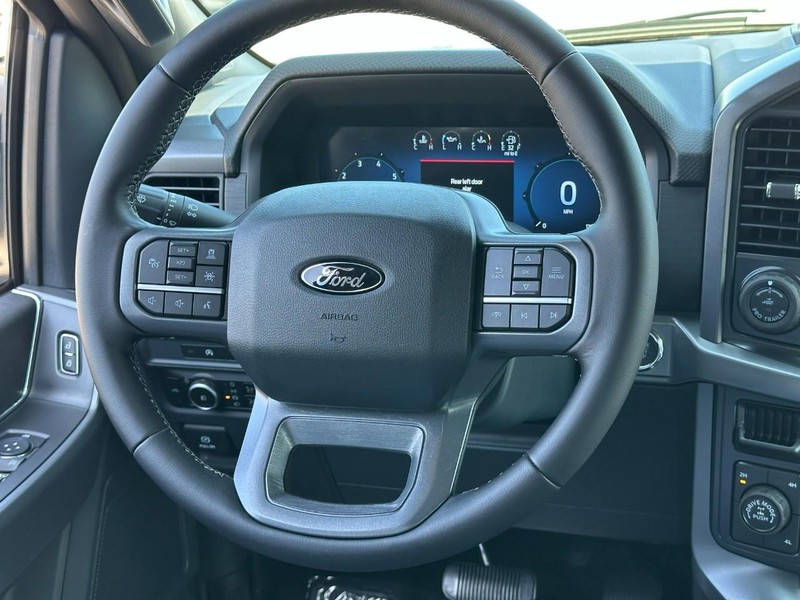 Ford F-150 Vehicle Full-screen Gallery Image 6
