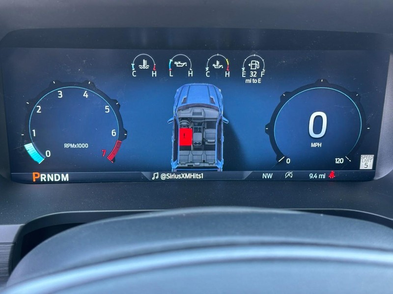 Ford F-150 Vehicle Full-screen Gallery Image 12