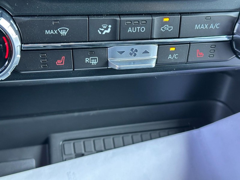 Ford F-150 Vehicle Full-screen Gallery Image 14