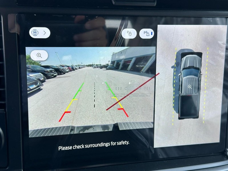 Ford F-150 Vehicle Full-screen Gallery Image 15