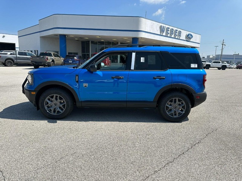 Ford Bronco Sport Vehicle Full-screen Gallery Image 2