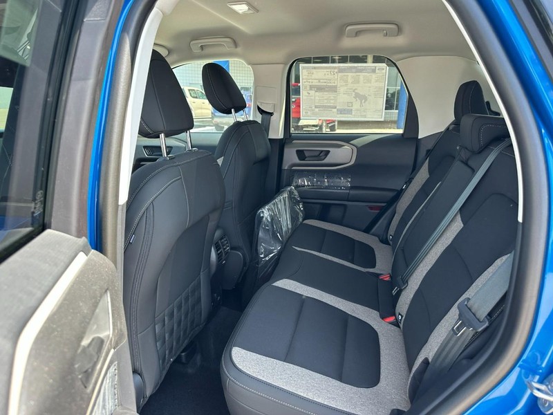 Ford Bronco Sport Vehicle Full-screen Gallery Image 4