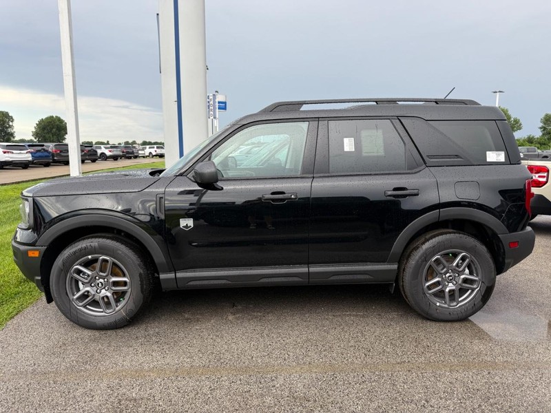 Ford Bronco Sport Vehicle Full-screen Gallery Image 2