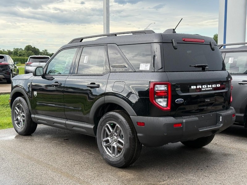 Ford Bronco Sport Vehicle Full-screen Gallery Image 3