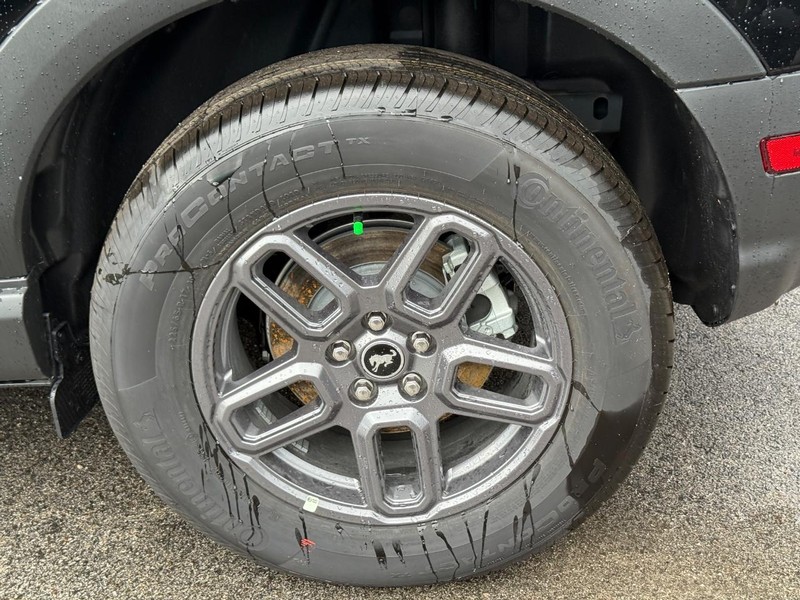 Ford Bronco Sport Vehicle Full-screen Gallery Image 4