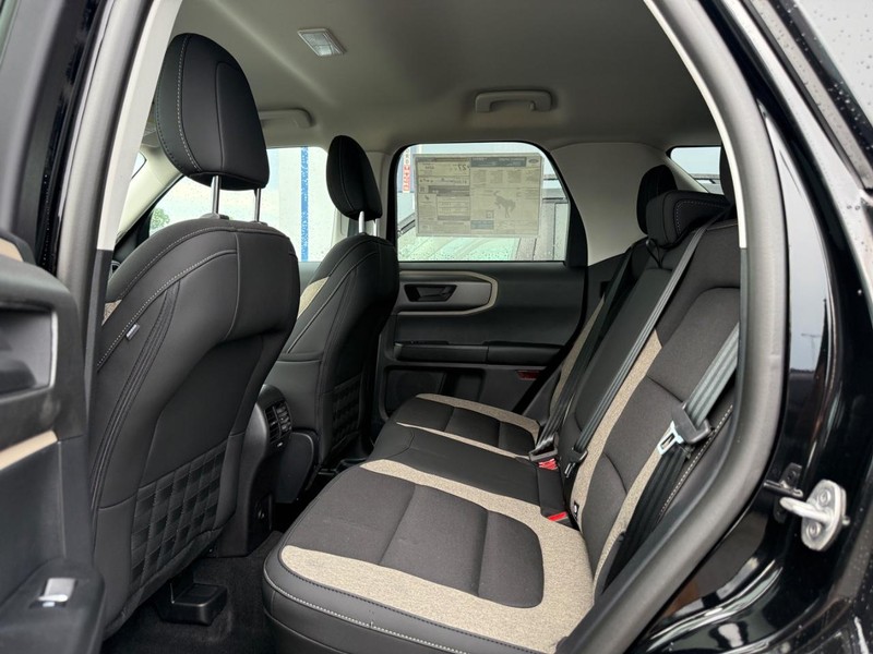 Ford Bronco Sport Vehicle Full-screen Gallery Image 5