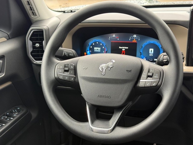 Ford Bronco Sport Vehicle Full-screen Gallery Image 7