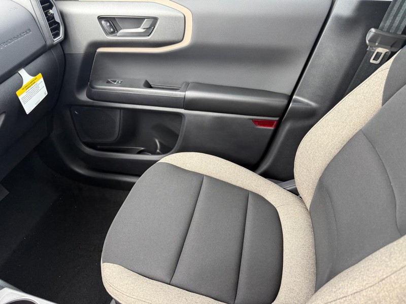 Ford Bronco Sport Vehicle Full-screen Gallery Image 14